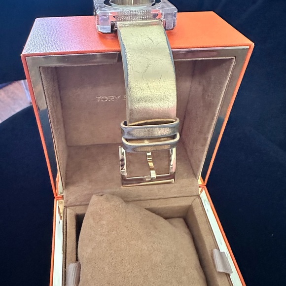 -SOLD-Tory Burch Izzie Watch. - Picture 7 of 7
